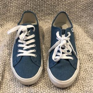 Women’s Hurley tennis shoe